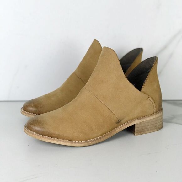 Crevo Britain Nubuck Ankle Booties Beige Tan - Picture 1 of 8